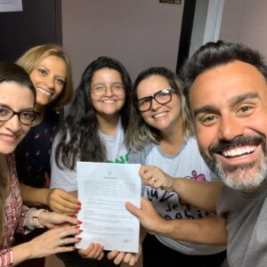 Record TV Rio faz doação de acervo de figurino para ONG Luz de Sophia